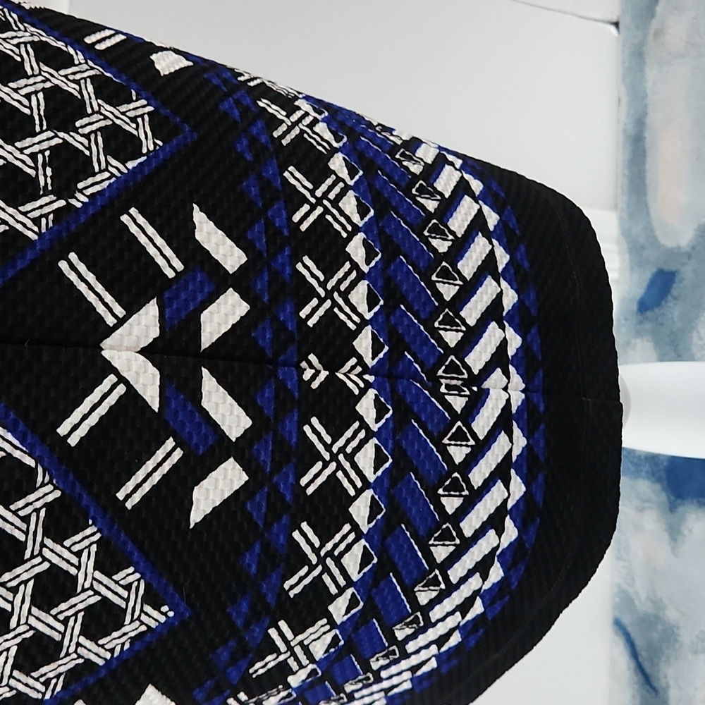 H&M Geometric Print Strechy Shift Dress - Picture 6 of 7
